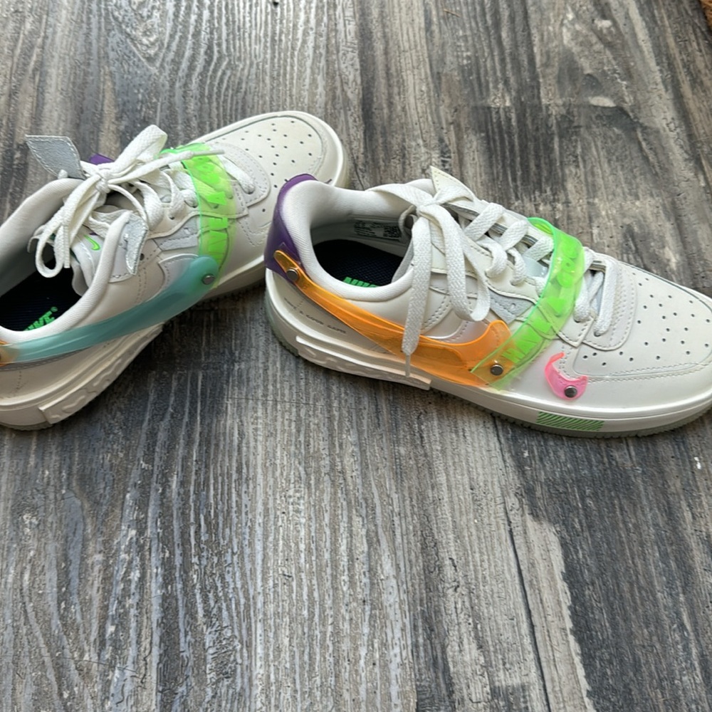 Nike shoes - Picture 2 of 6